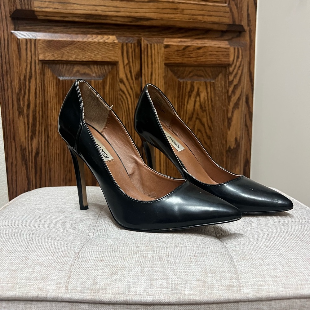 Steve Madden Pointed Toe pumps